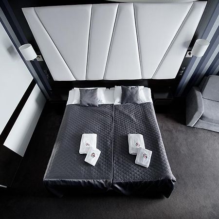 Hotel Grafit Kostomloty Pierwsze Ngoại thất bức ảnh