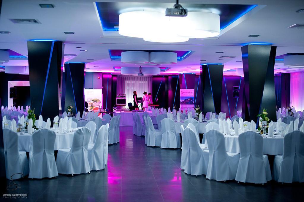 Hotel Grafit Kostomloty Pierwsze Ngoại thất bức ảnh