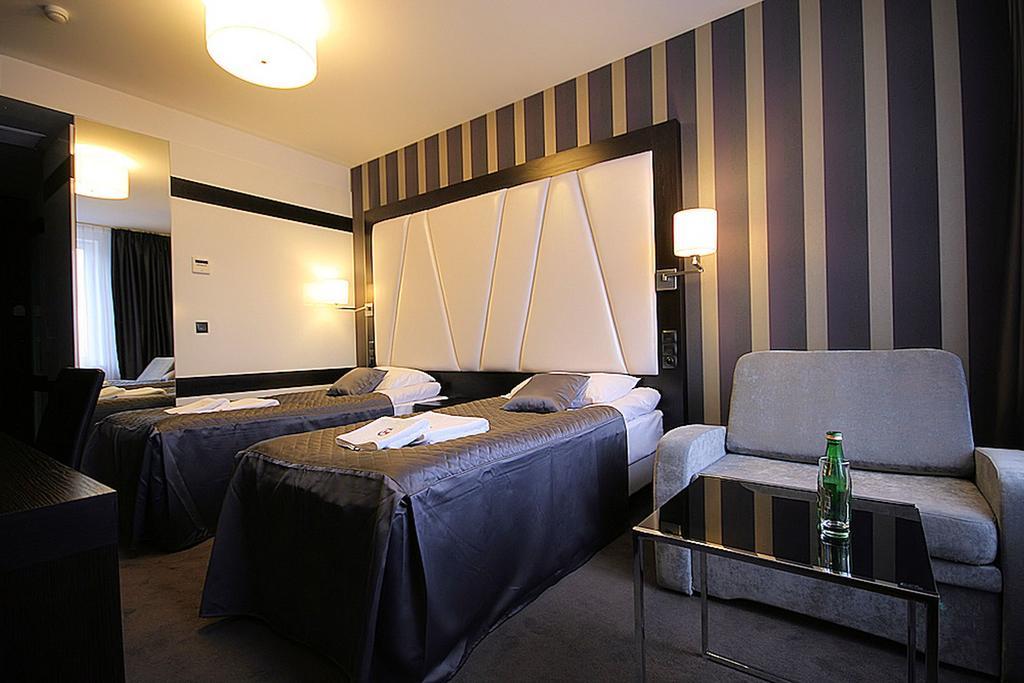 Hotel Grafit Kostomloty Pierwsze Phòng bức ảnh