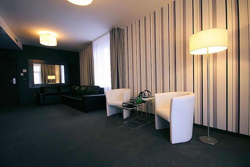 Hotel Grafit Kostomloty Pierwsze Phòng bức ảnh