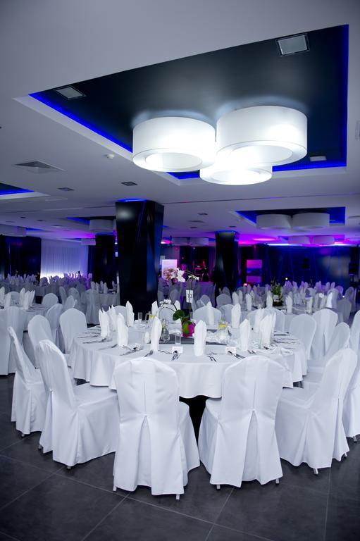 Hotel Grafit Kostomloty Pierwsze Ngoại thất bức ảnh