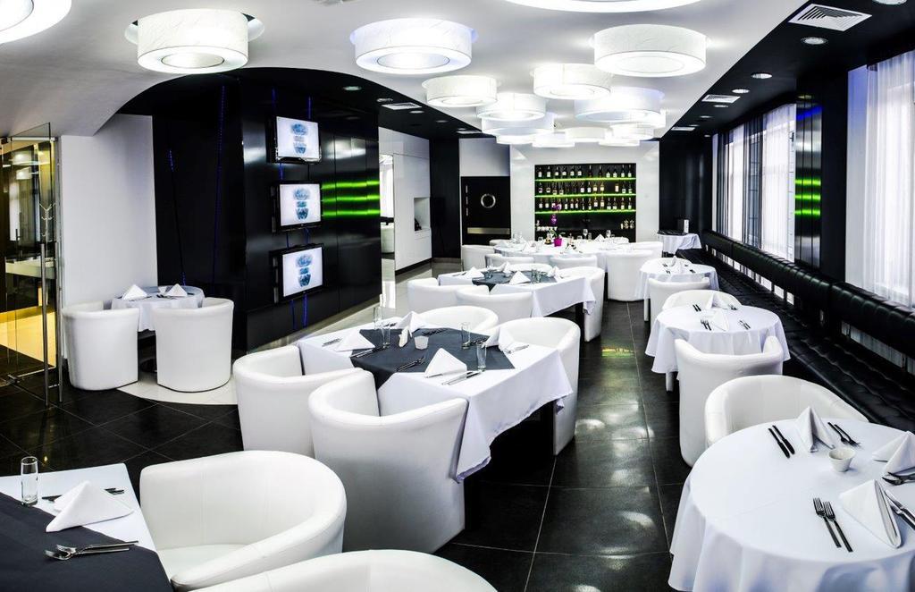Hotel Grafit Kostomloty Pierwsze Ngoại thất bức ảnh