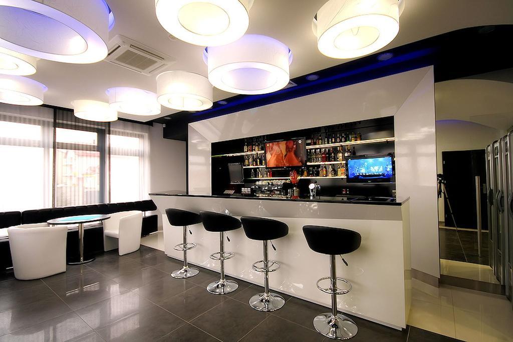 Hotel Grafit Kostomloty Pierwsze Ngoại thất bức ảnh