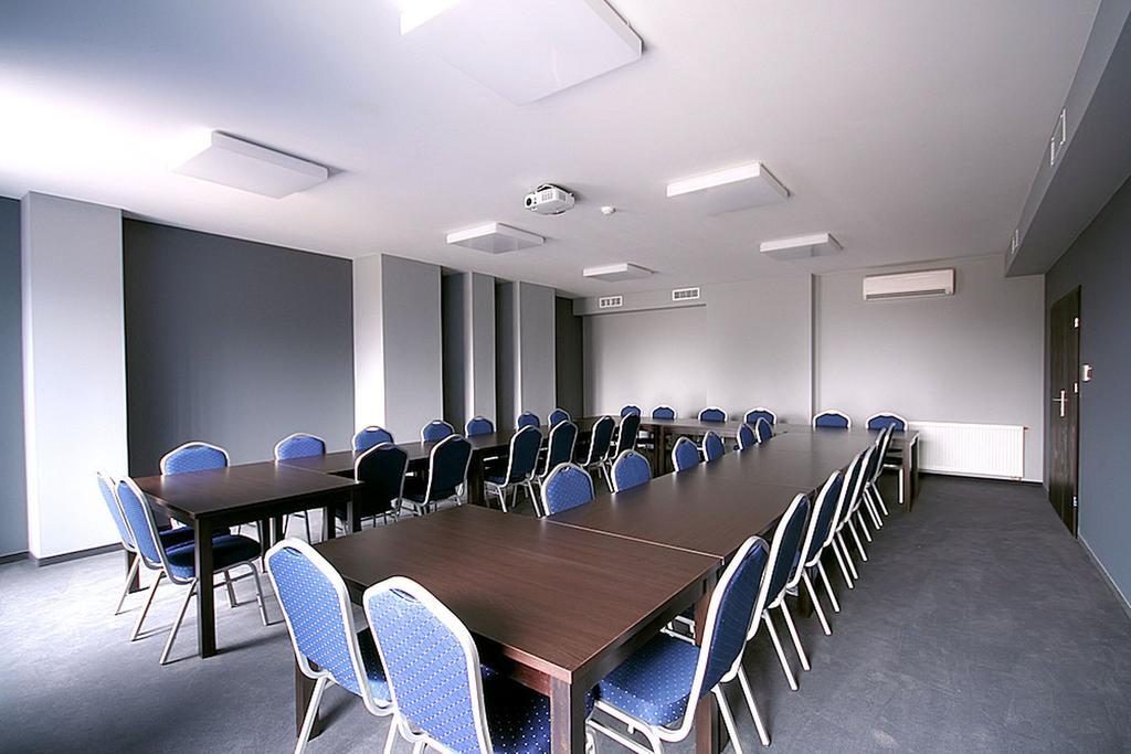 Hotel Grafit Kostomloty Pierwsze Ngoại thất bức ảnh