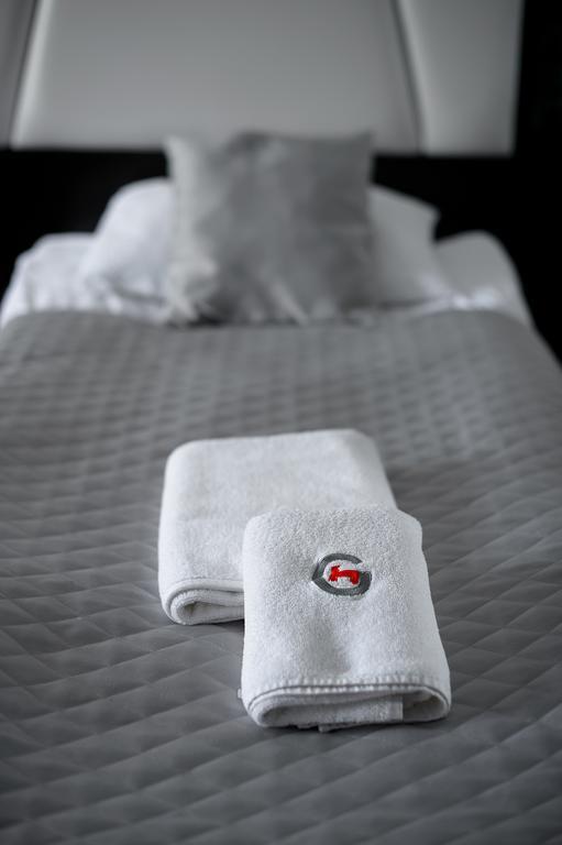 Hotel Grafit Kostomloty Pierwsze Ngoại thất bức ảnh