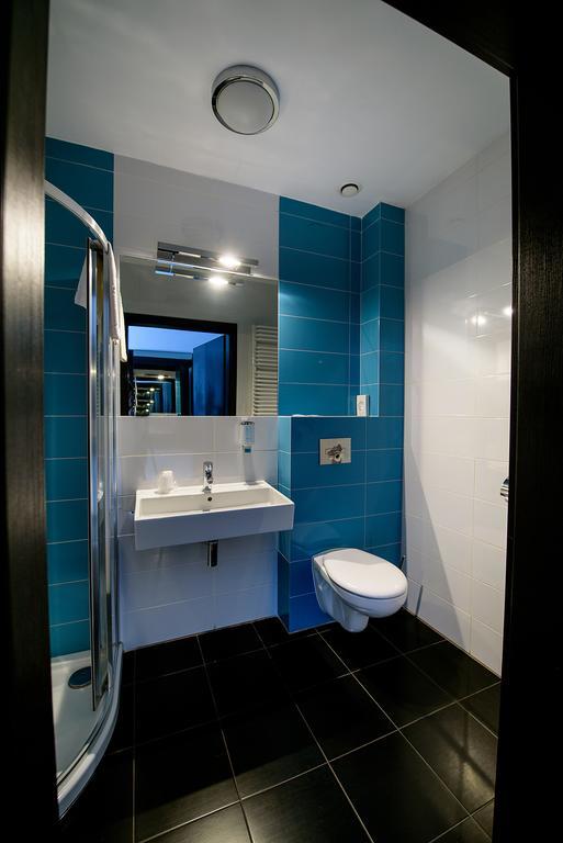 Hotel Grafit Kostomloty Pierwsze Ngoại thất bức ảnh