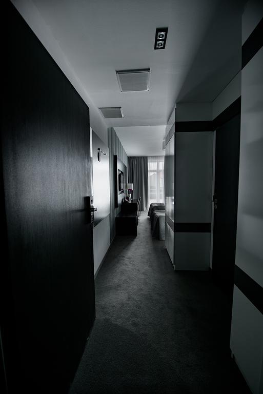 Hotel Grafit Kostomloty Pierwsze Ngoại thất bức ảnh