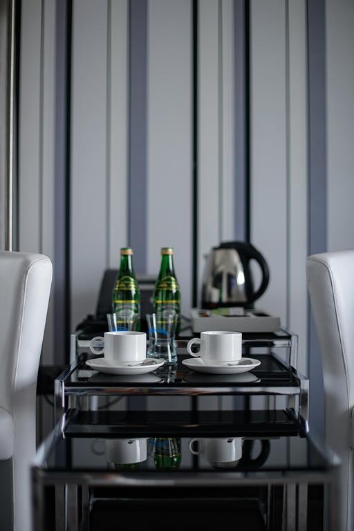 Hotel Grafit Kostomloty Pierwsze Ngoại thất bức ảnh